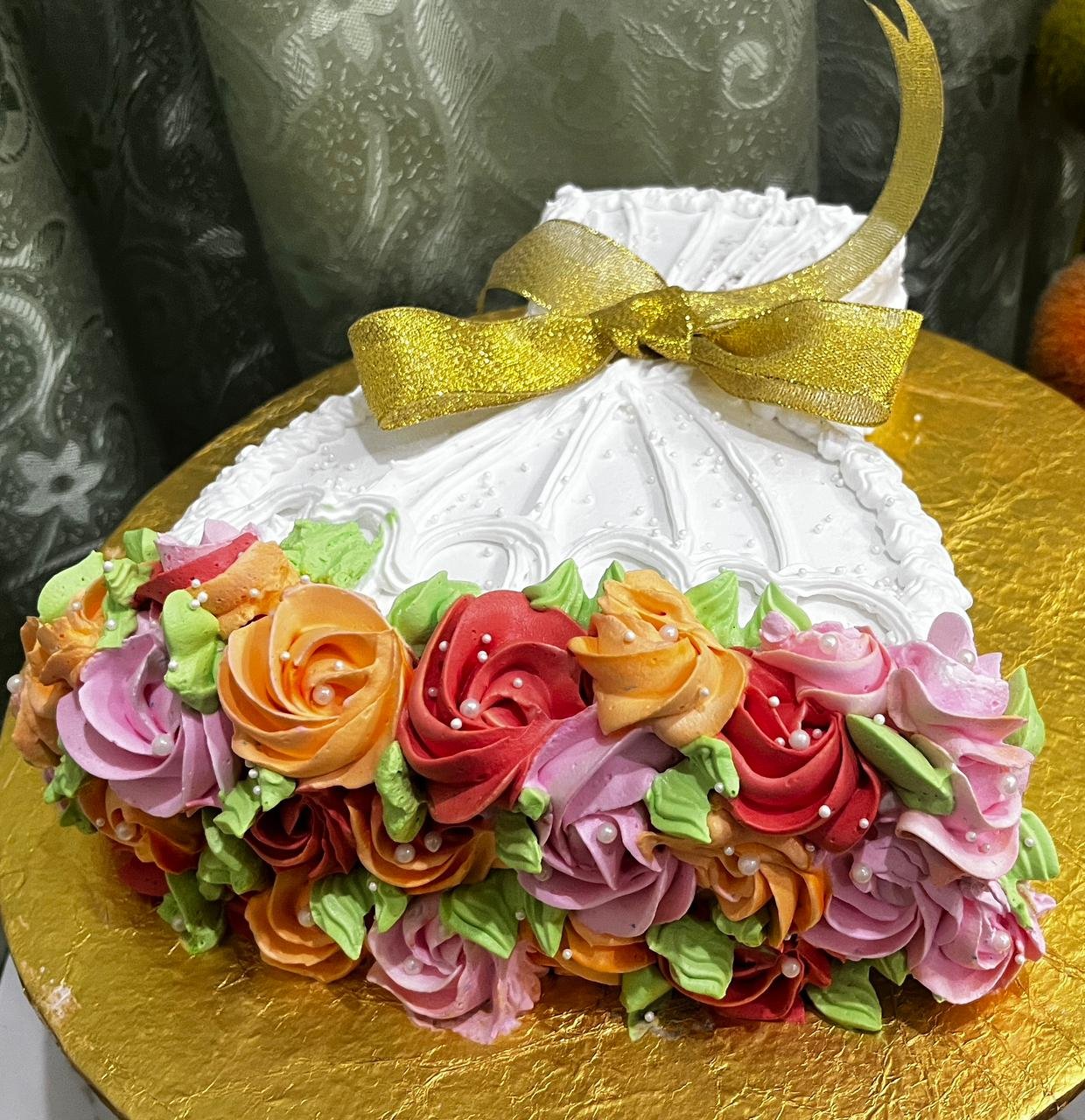 Customised cream cake